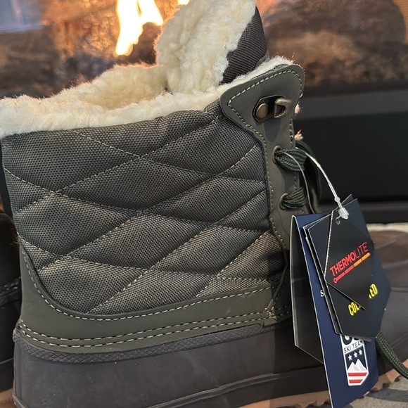 Khombu Zany Thermolite insulated,waterproof,memory foam,rugged sole winter boot - Picture 11 of 12